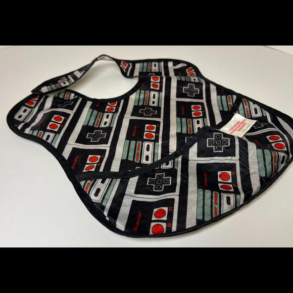 Nintendo Entertainment Systems Original Controller NES 2017 Baby Toddler Bib - Picture 4 of 10